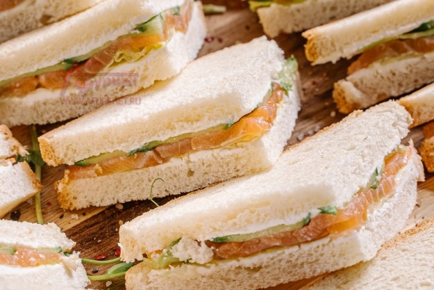 Мини - сэндвич с лососем